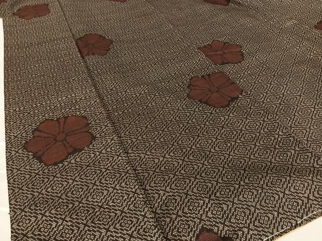 平和屋着物○本場大島紬 一元7マルキ 幾何学枝葉文 正絹 逸品 未