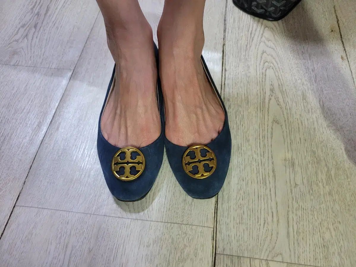 Tory Burch トリーバーチ 250