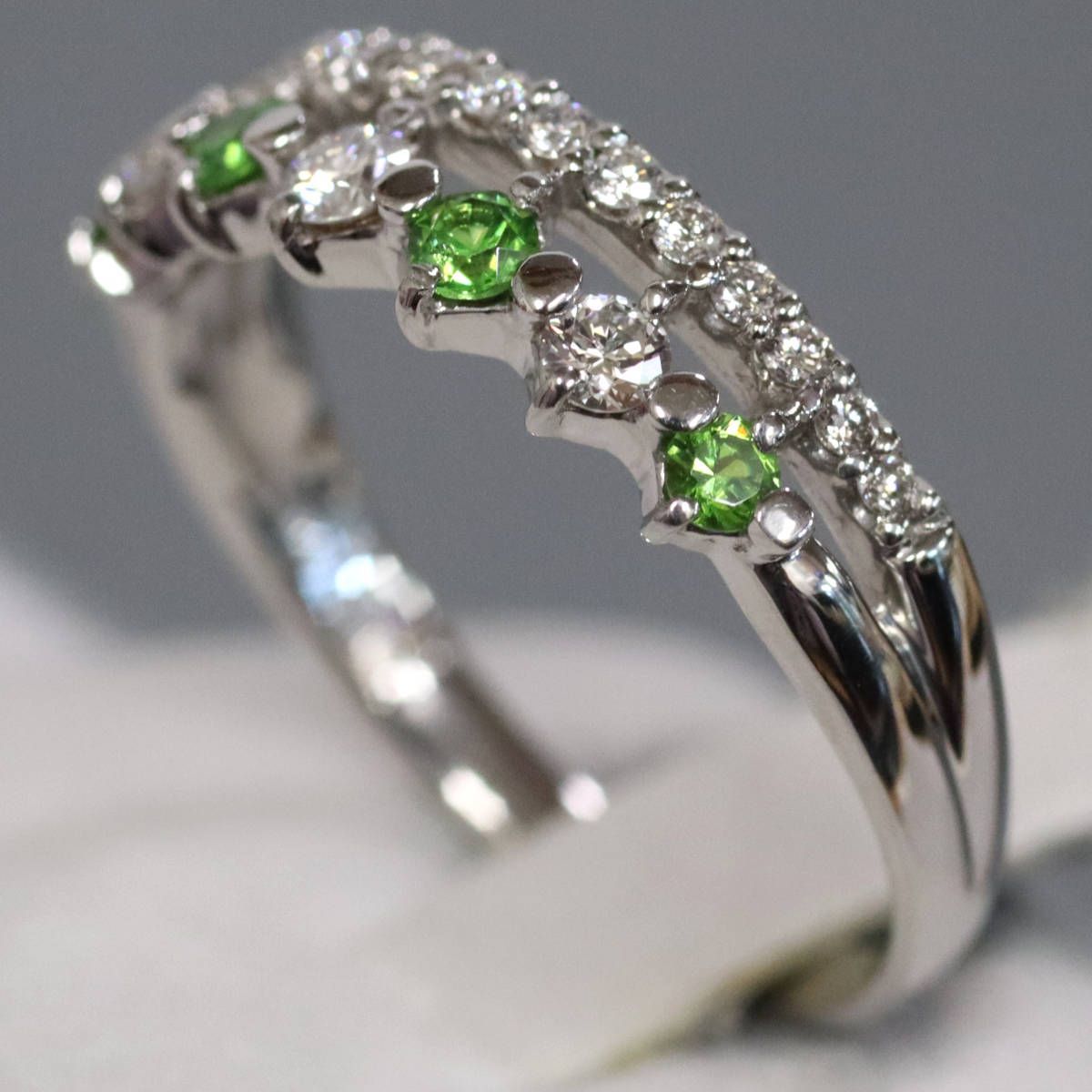 pt900 天然デマントイドガーネット　リング　最終価格　　高品質 楽天市場】Pt900 デマントイドガーネット ＆ ダイヤモンド