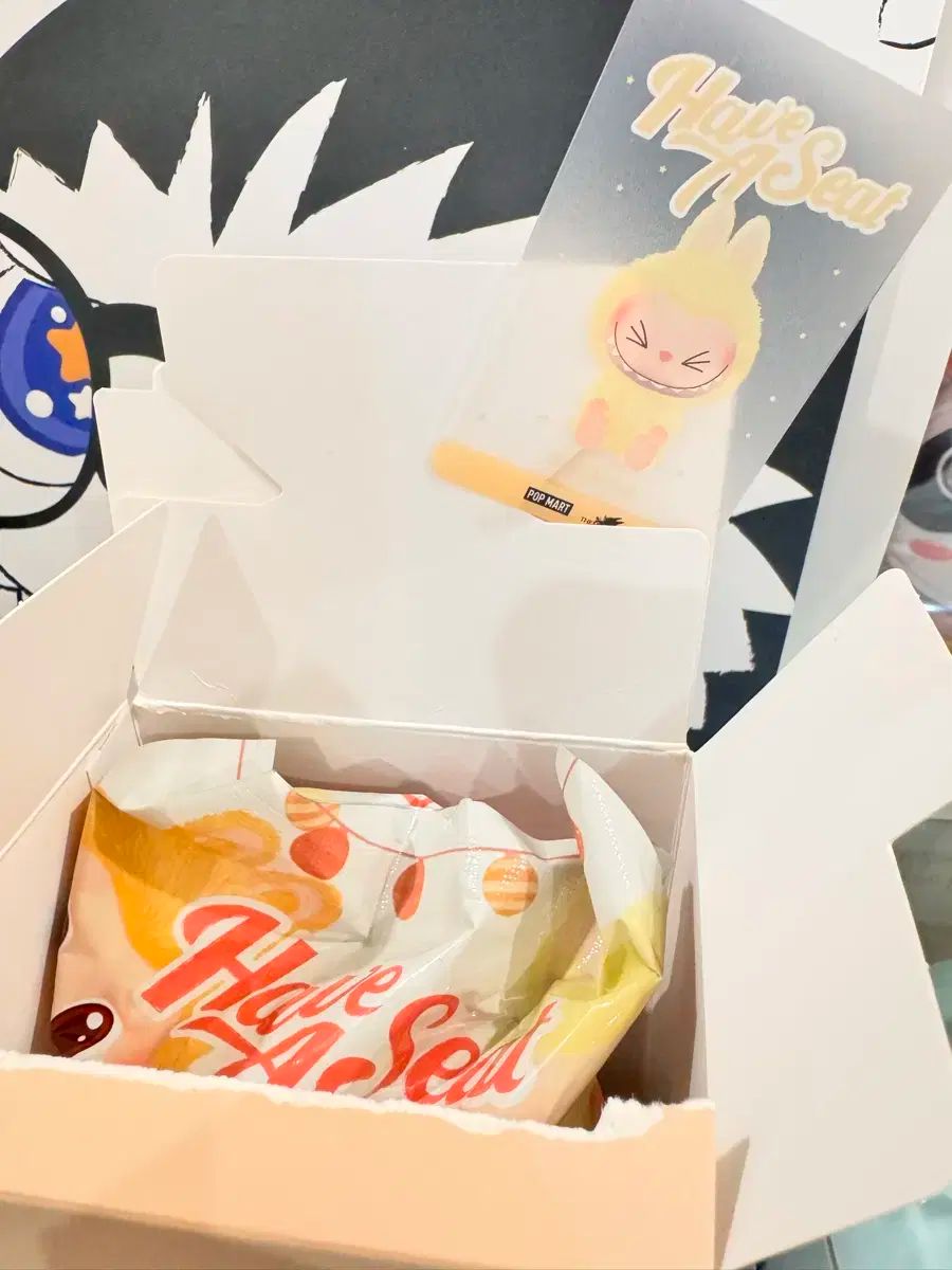Labubu(ラブブ） キーホルダー 私と一緒に 同様に 遊ぼう