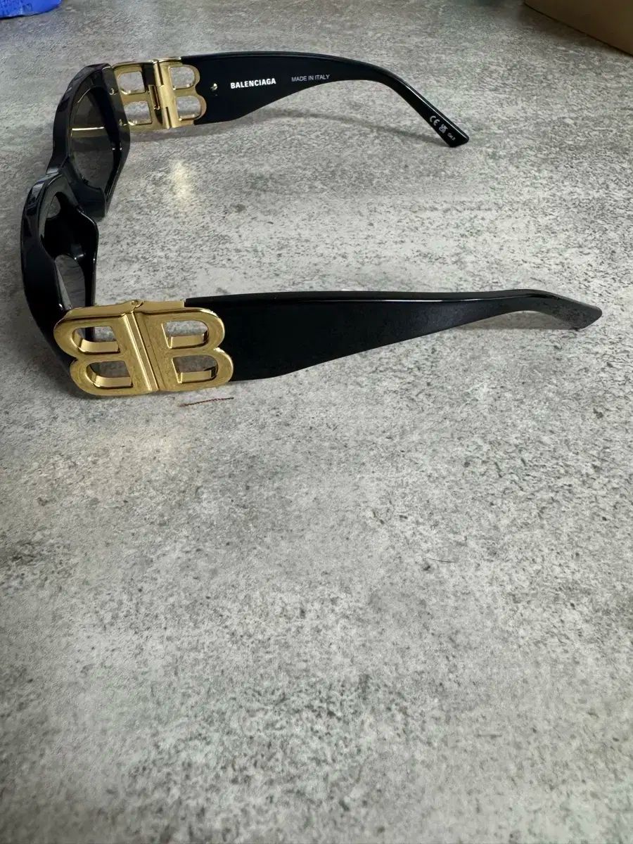 G-DRAGON 着用 BALENCIAGA サングラス G-DRAGON着用 BALENCIAGA