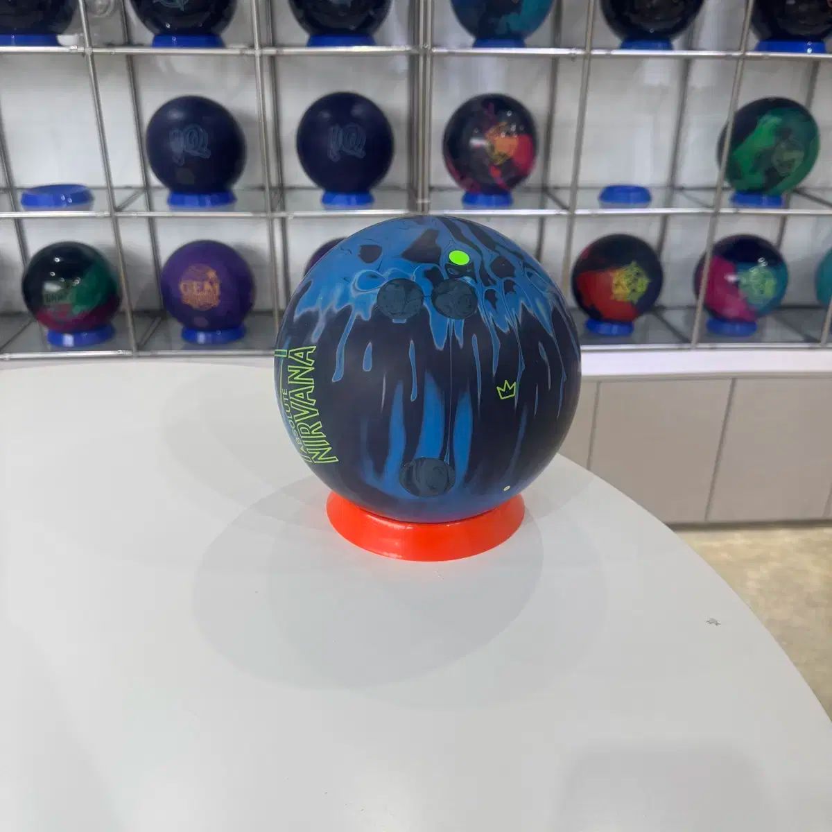 アブソルート ヌーバナ ボウリングボール 덤리스加工可 14 ポンド