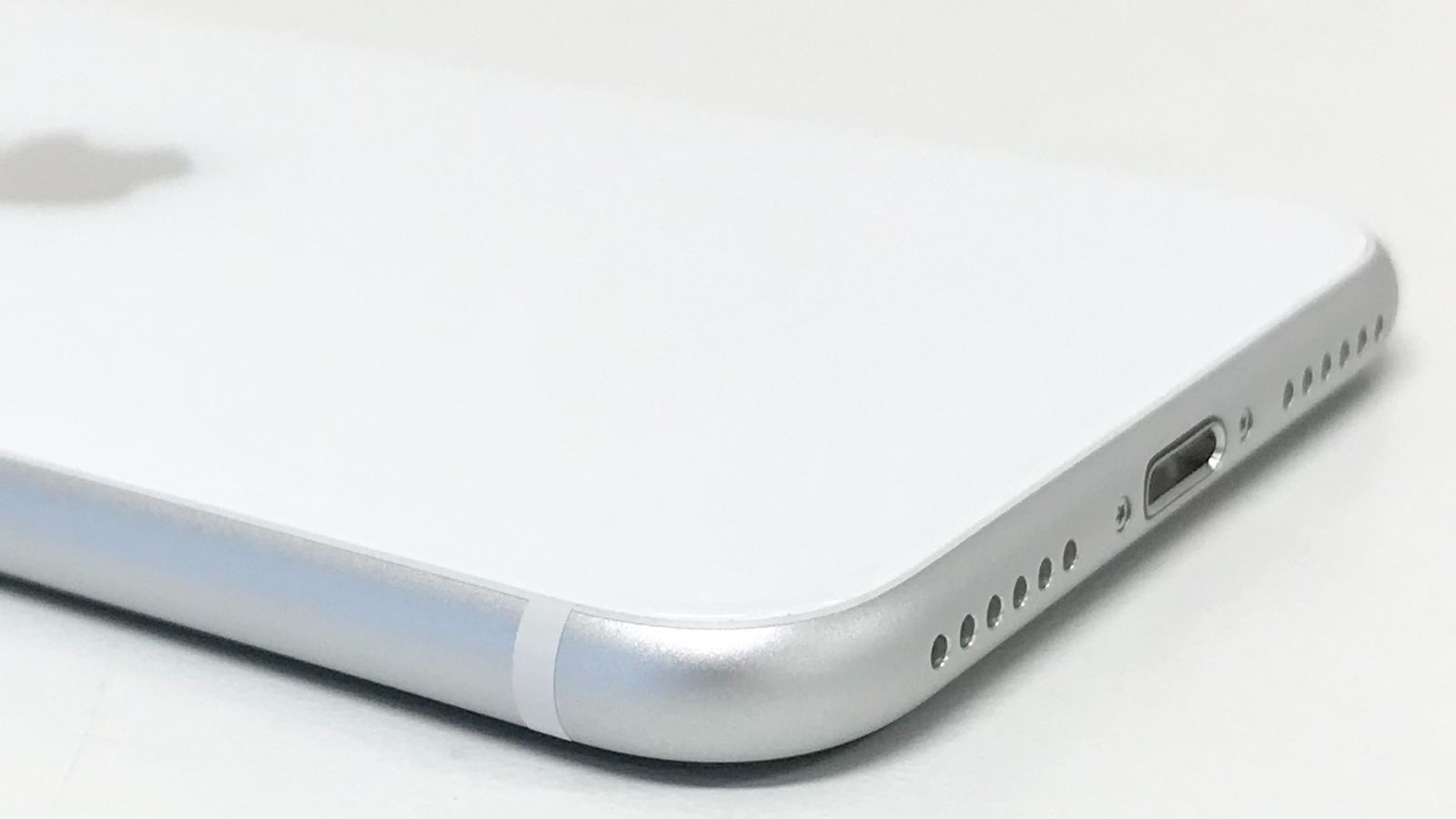 θ【新品/SIMロック解除済み】iPhone SE（第2世代）64GB ホワイト 
