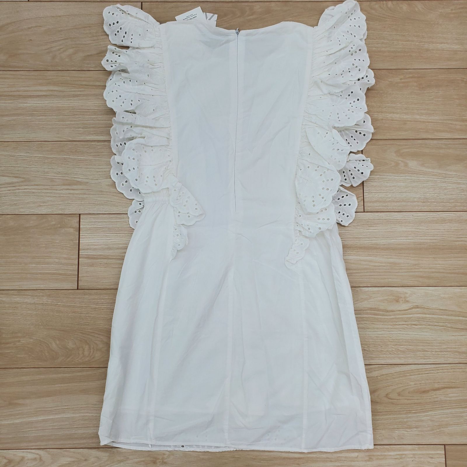 新品 ZARA ザラ ノースリーブ カットワークレースワンピース 白 新品 ZARA ザラ ノースリーブ カットワークレースワンピース 白