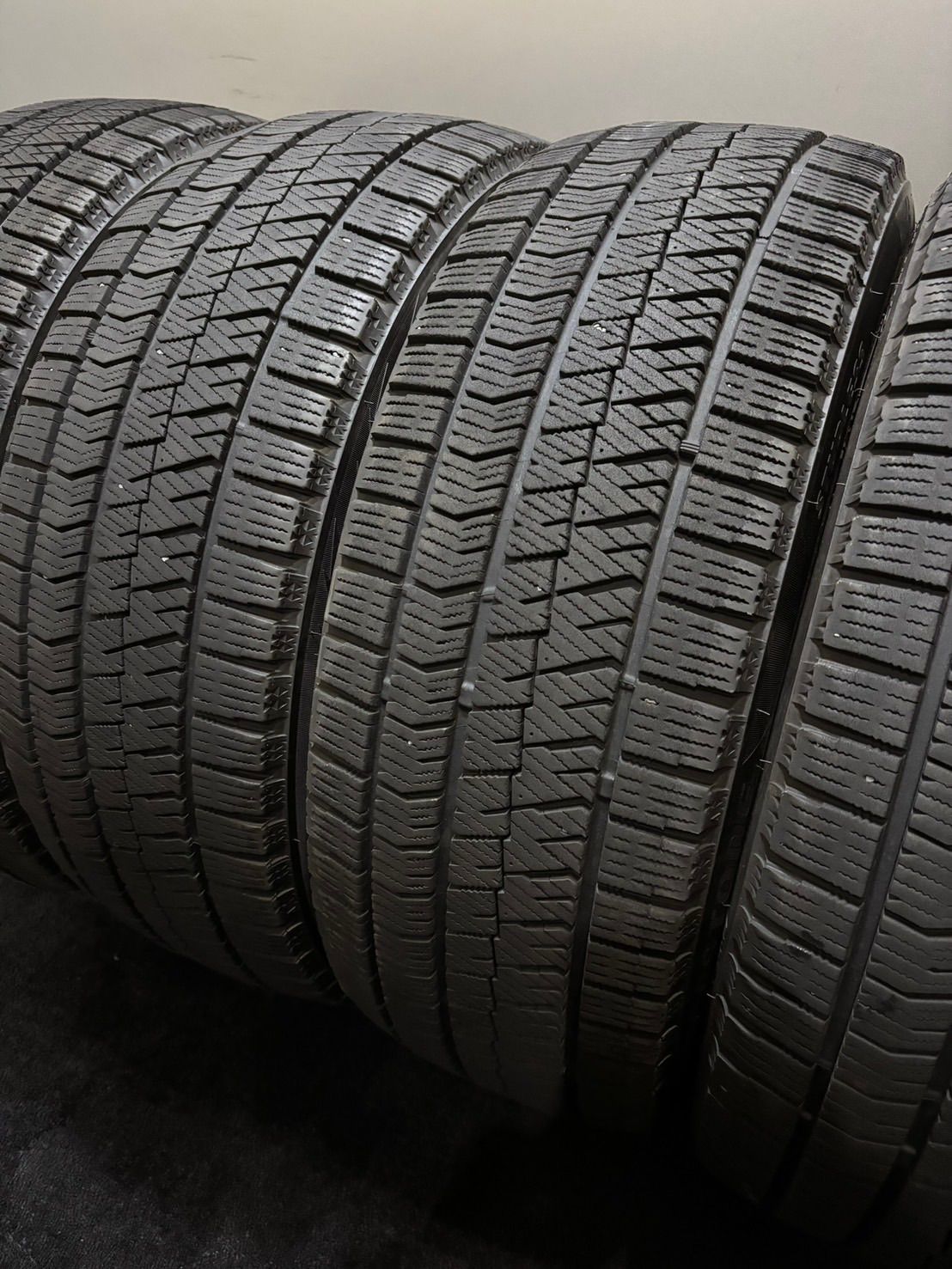225|45R18 BRIDGESTONE|VRX2 21年製 スタッドレス 4本 ブリヂストン ブリザック クラウン 南5-K379