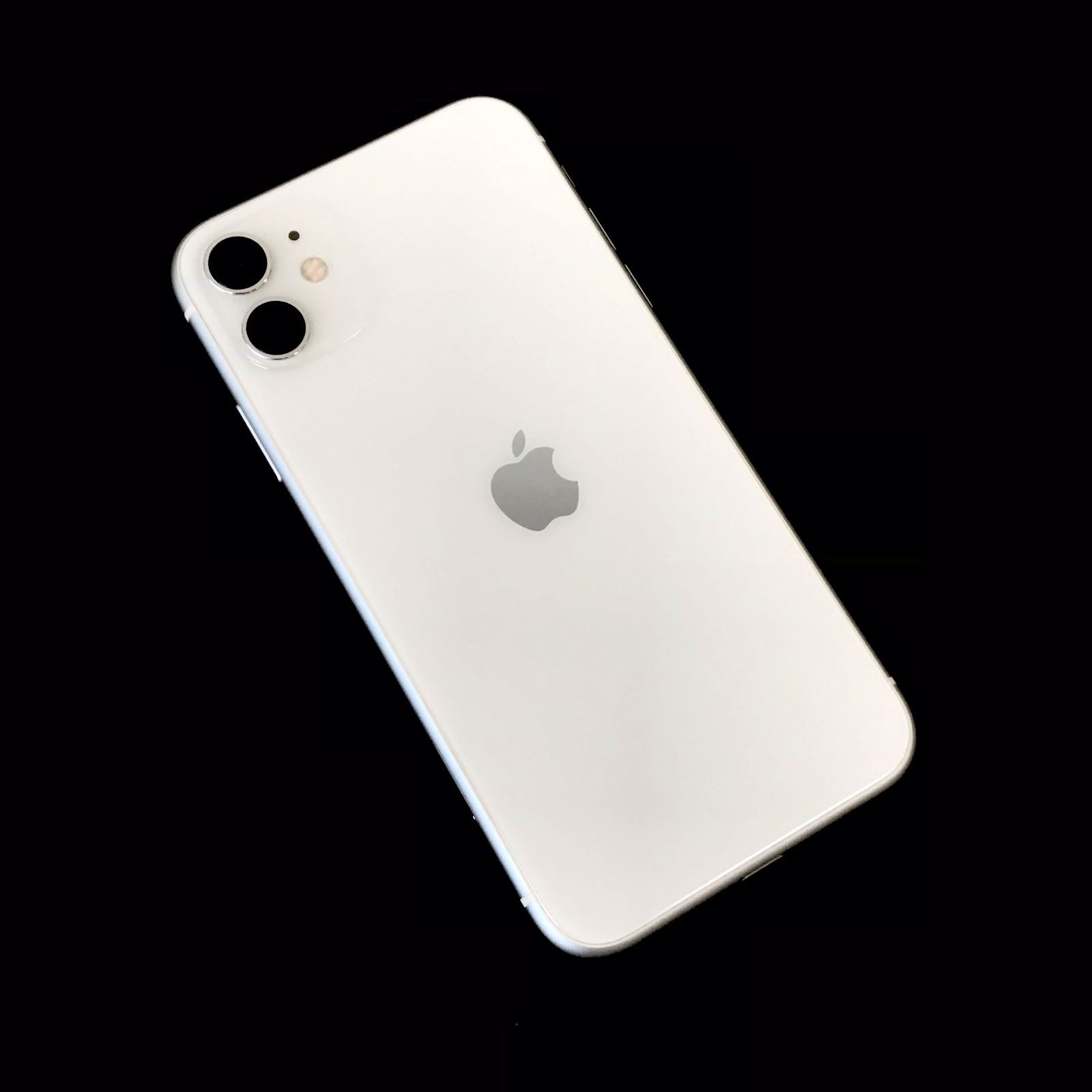 θ【国内版SIMフリー】iPhone 11 64GB ホワイト MWLU2J/A - メルカリ