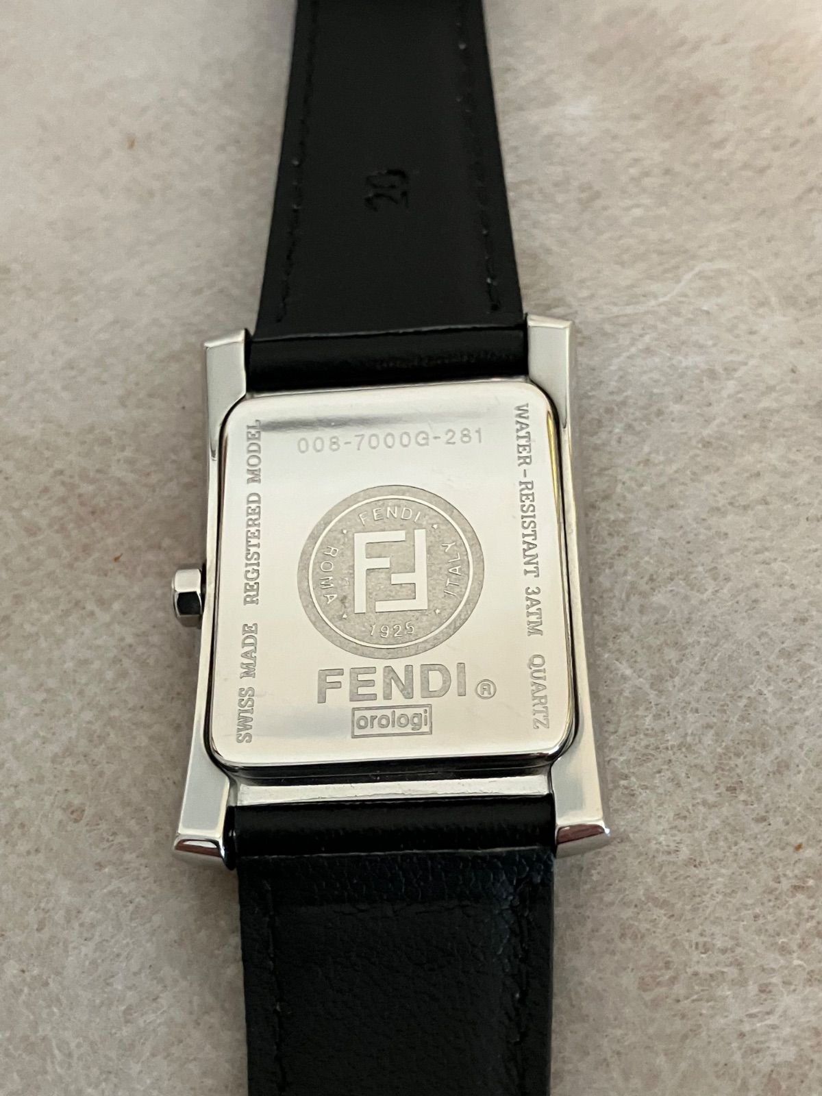 フェンディのウィメンズ向け新作腕時計、FFロゴのブレスレット