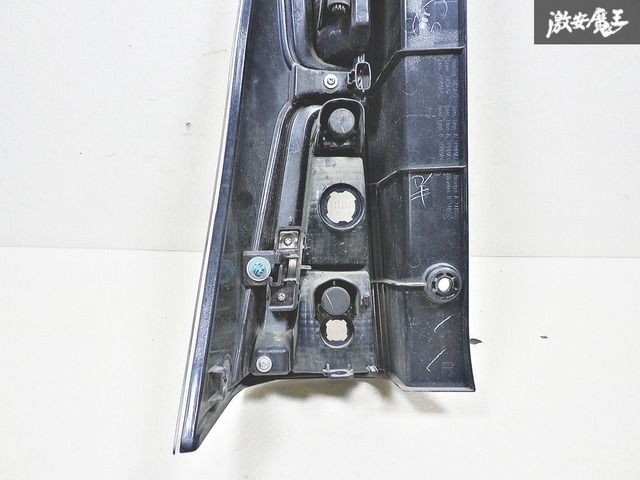 ダイハツ タントカスタムLA65S左右テールライト KOITO220-69075