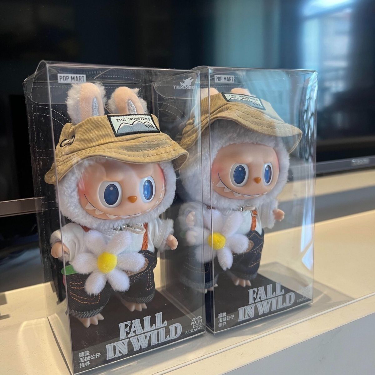 Amazon.co.jp: Popmart LABUBU ぬいぐるみ 40cm&約18cm 2点 - その他