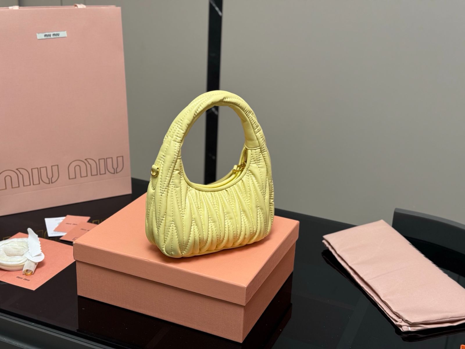■ ほぼ新品 ■ miu miu ハンドバック #1171HO2500 Miu Miu ミュウミュウ Miu Wander マテラッセ ホーボーバッグ