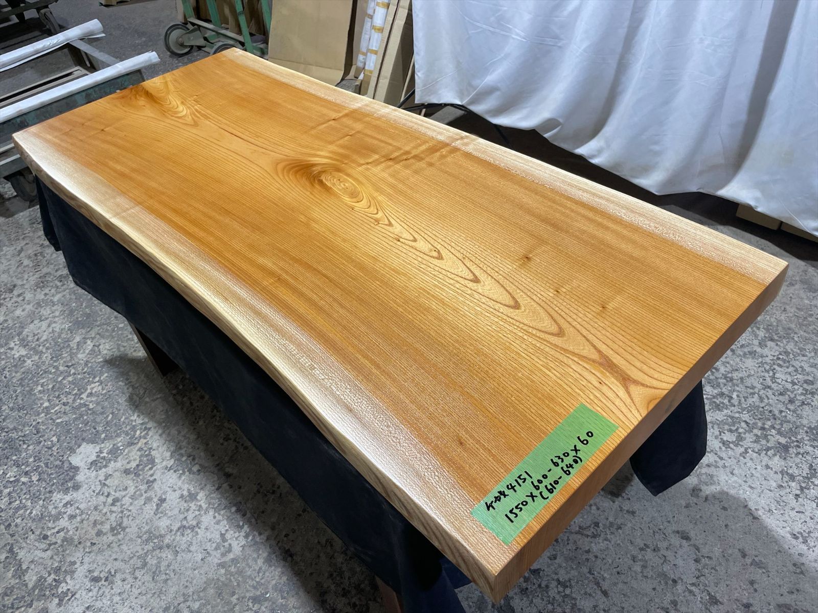 ケヤキ4151　欅　一枚板無垢 乾燥材　1550x600-630x60mm カウンター　棚　テレビ台　花台　DIY　窓台