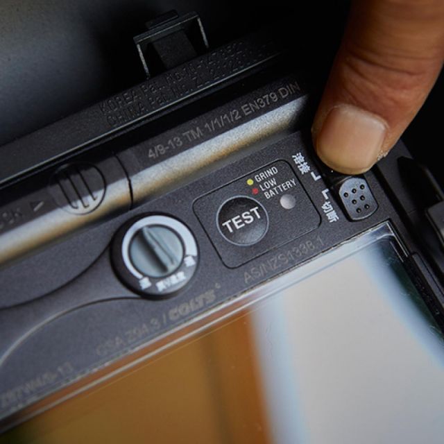 スズキッド SUZUKID 液晶式自動遮光溶接面 アイボーグαII‐ブルーF EB-200A2B 液正面 溶接 手棒溶接 電気溶接