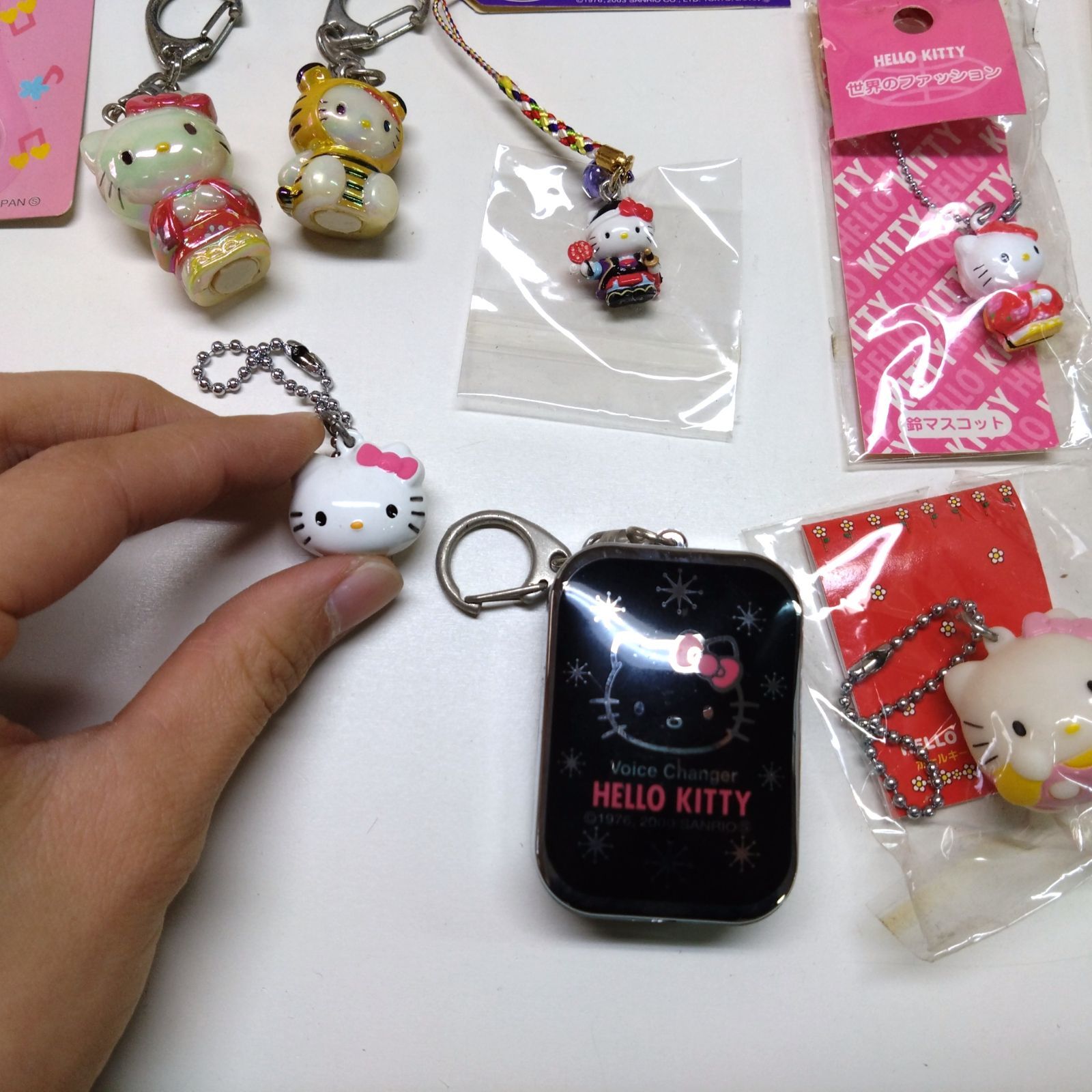 1119 ハローキティ HELLO KITTY キティ キティちゃん グッズ キーホルダー 鈴 缶バッチ マスコット ストラップ ボイスチェンジャー