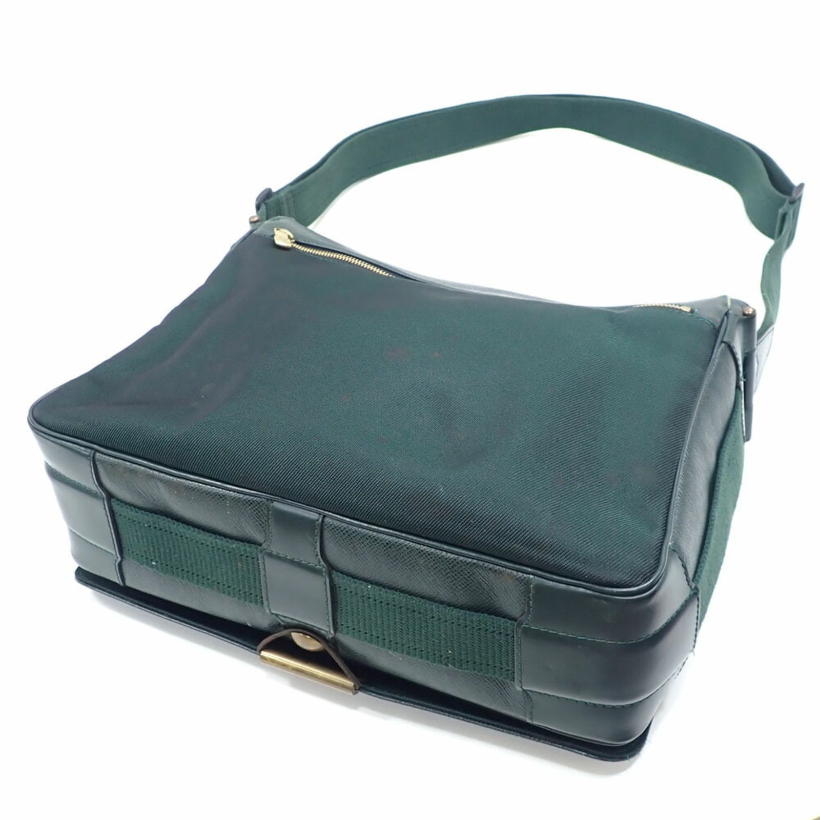 LOUIS VUITTON M30144 タイガ ヴィクトール ショルダーバッグ