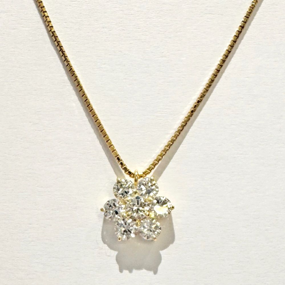 ☆新品☆未使用☆K18☆ゴールド☆ダイヤモンド☆7石☆フラワー 