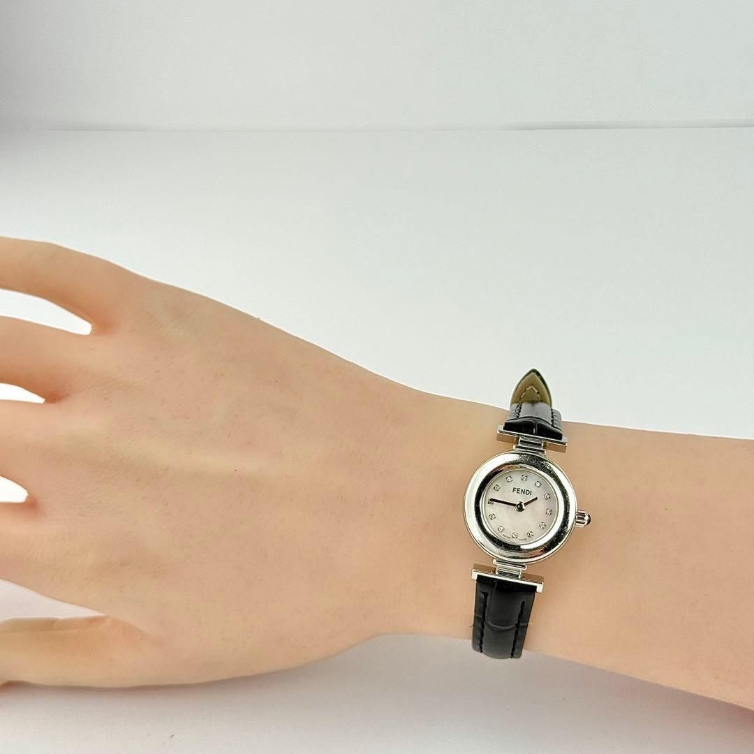 フェンディ 12Pダイヤ×ホワイトシェル ベルト 電池 レディース788