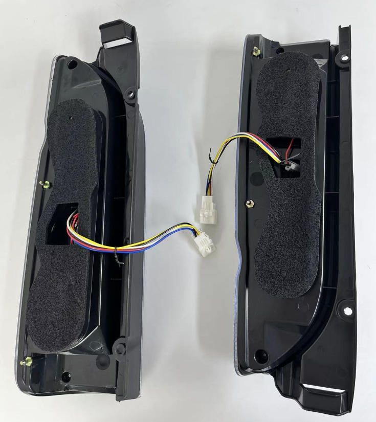 05-18年トヨタアシカハイエース200系LEDテールライトブレーキランプウインカー改造に適用します