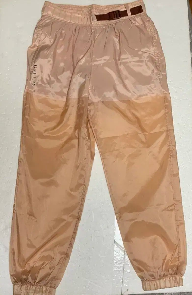 軽量パンツ
