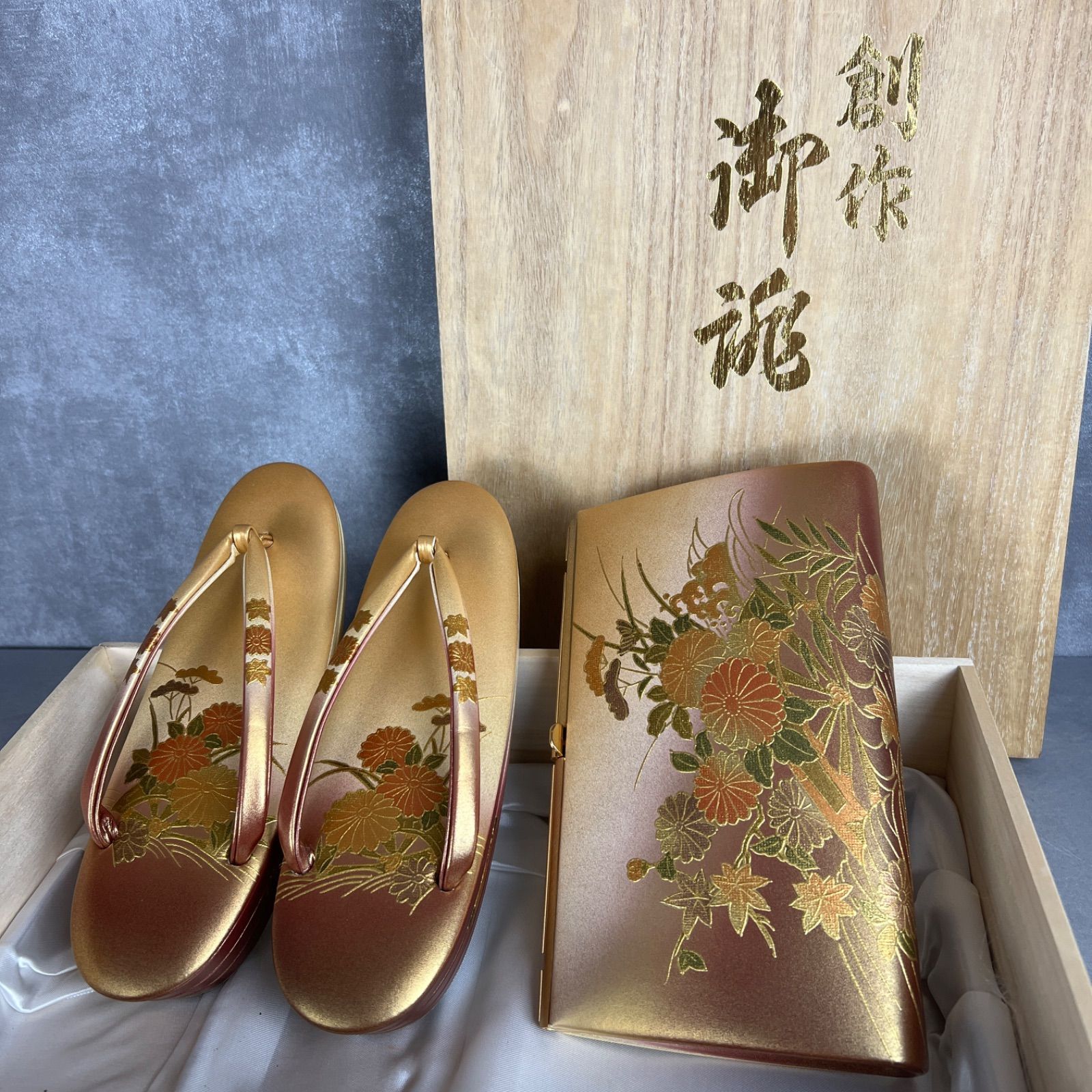 フォローで20％割クーポン配布中 金彩 ゴールド系 特選 合皮 レザー レディース草履 バッグ セット 女性 和装 和服 礼装 成人式 振袖 卒業式 入学式 冠婚葬祭 式典 結婚式 靴 鞄 セカンドバッグ ポーチ おあつらえ 25A7190SR0000-26