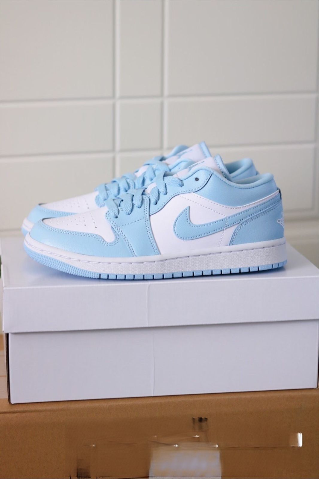 AIR JORDAN １low スニーカー　箱付き 大特価?新品 未使用 Nike Air Jordan 1low aluminum aj1