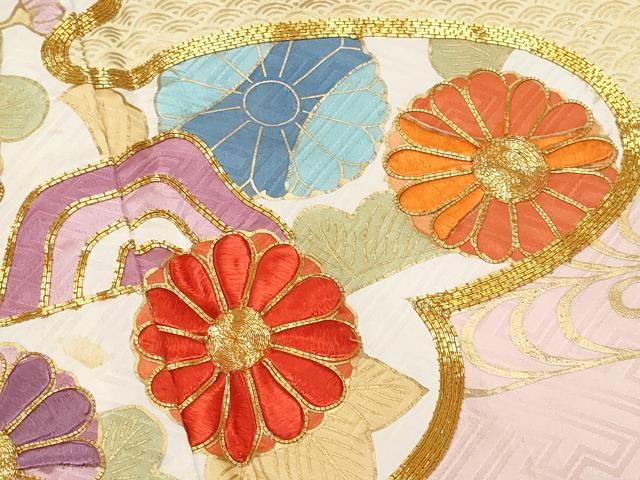 平和屋着物□豪華振袖 駒刺繍 市松草花文 金彩 正絹 逸品 CAAX5398fb 平和 平和屋着物□豪華振袖 駒刺繍 草花文 暈し染め 金彩 正絹 逸品