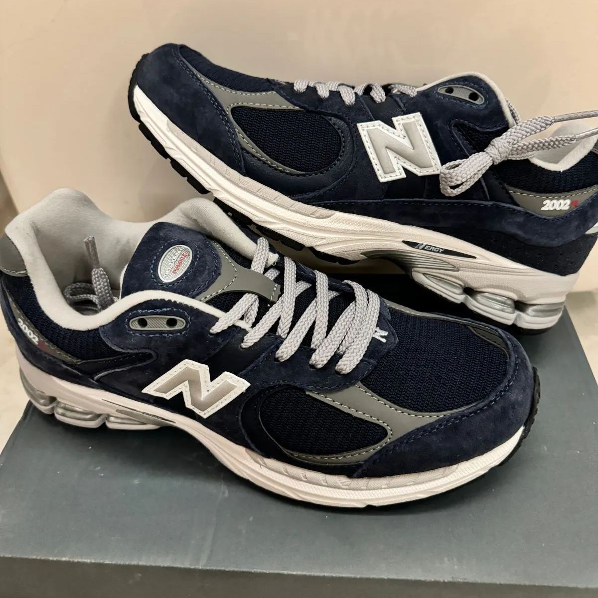 ニューバランス 2002R ゴアテックス "エクリプス"ネイビーのユニセックススポーツシューズ New Balance 2002R GORE-TEX "Eclipse"