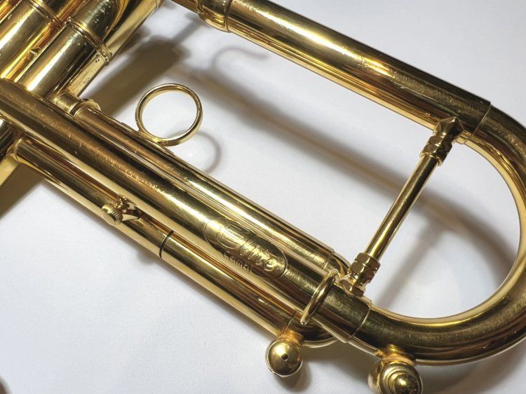 ストンビ B♭トランペット エリートGP替えベル付き【西巣鴨】 - メルカリ