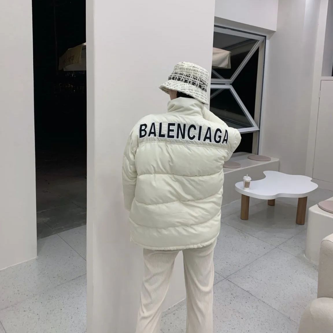 Balenciaga バレンシアガ 秋冬新作バック刺繍ロゴ入りミディアム丈ダウン コットン ジャケット