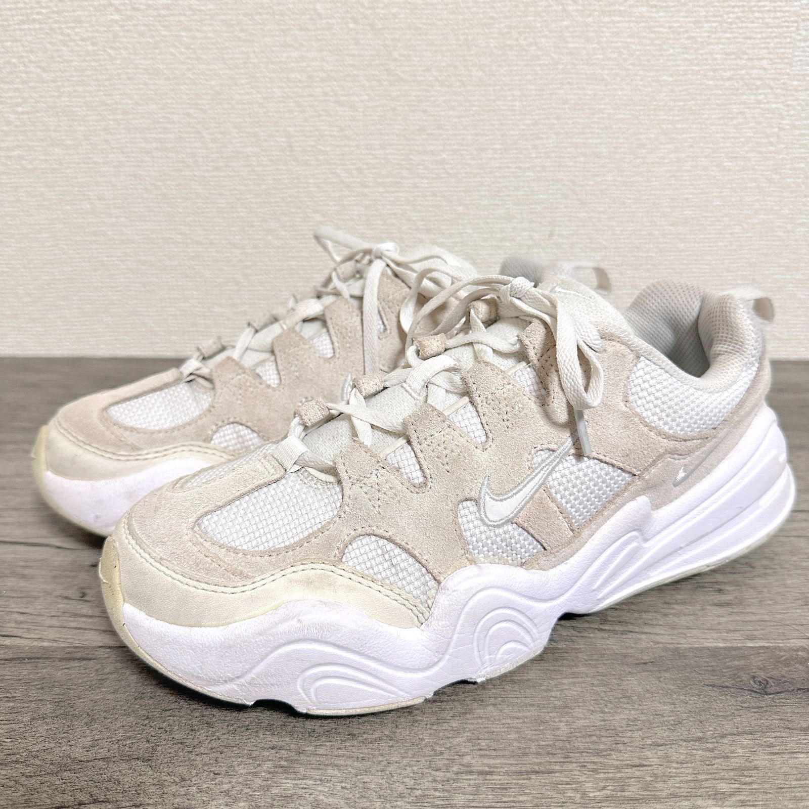 NIKE ウィメンズ テックヘラ DR9761-100 スエード×テキスタイル スニーカー 25cm 白 - メルカリ