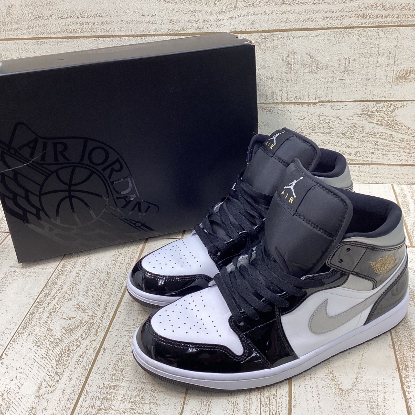 ナイキNIKE554724 NIKE ナイキ エア ジョーダン 1 MID スニーカー29cm 