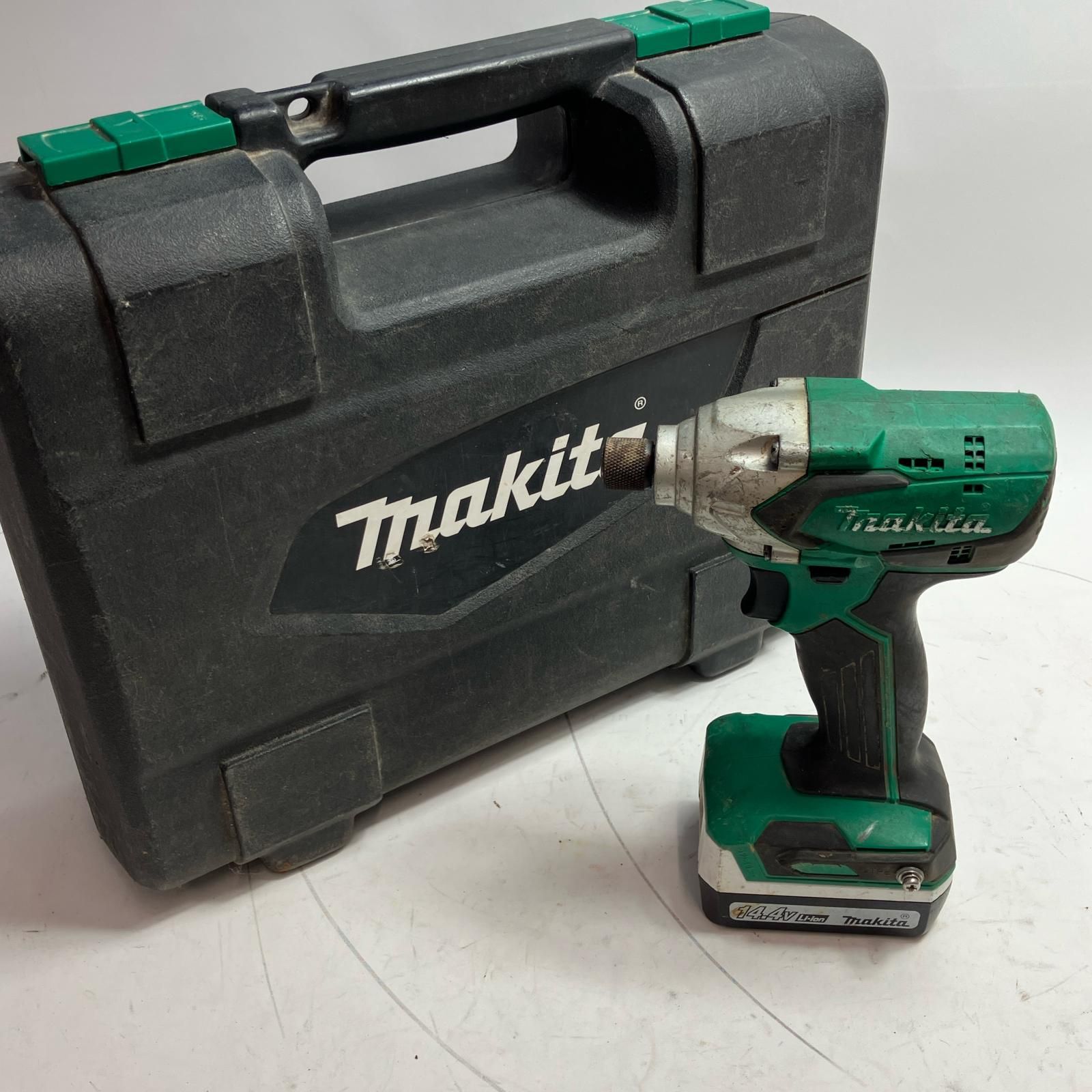 MAKITA マキタ 工具 インパクトドライバ M697DSX グリーン 充電器 充電池2個 ケース付 14.4v