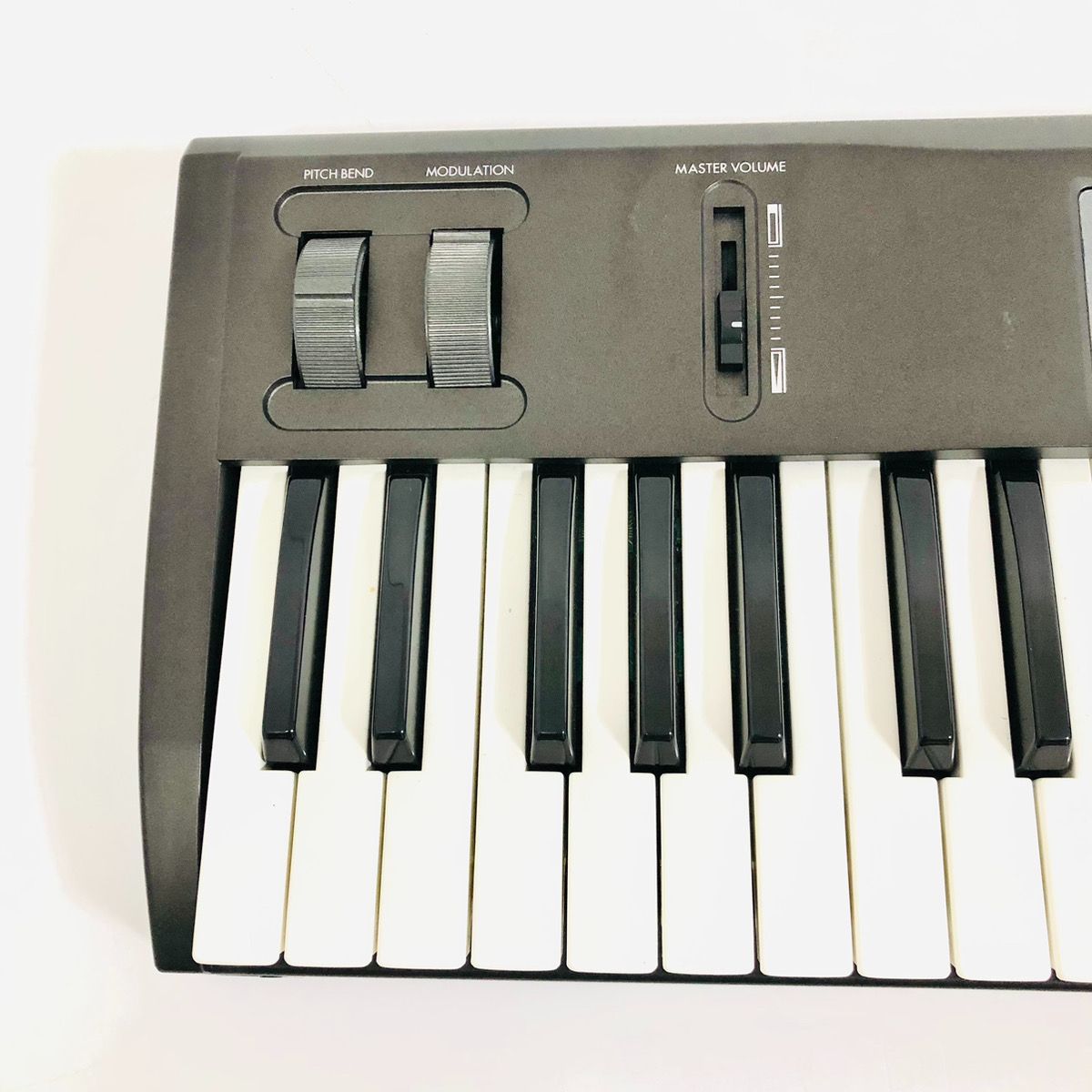 コルグ シンセサイザー