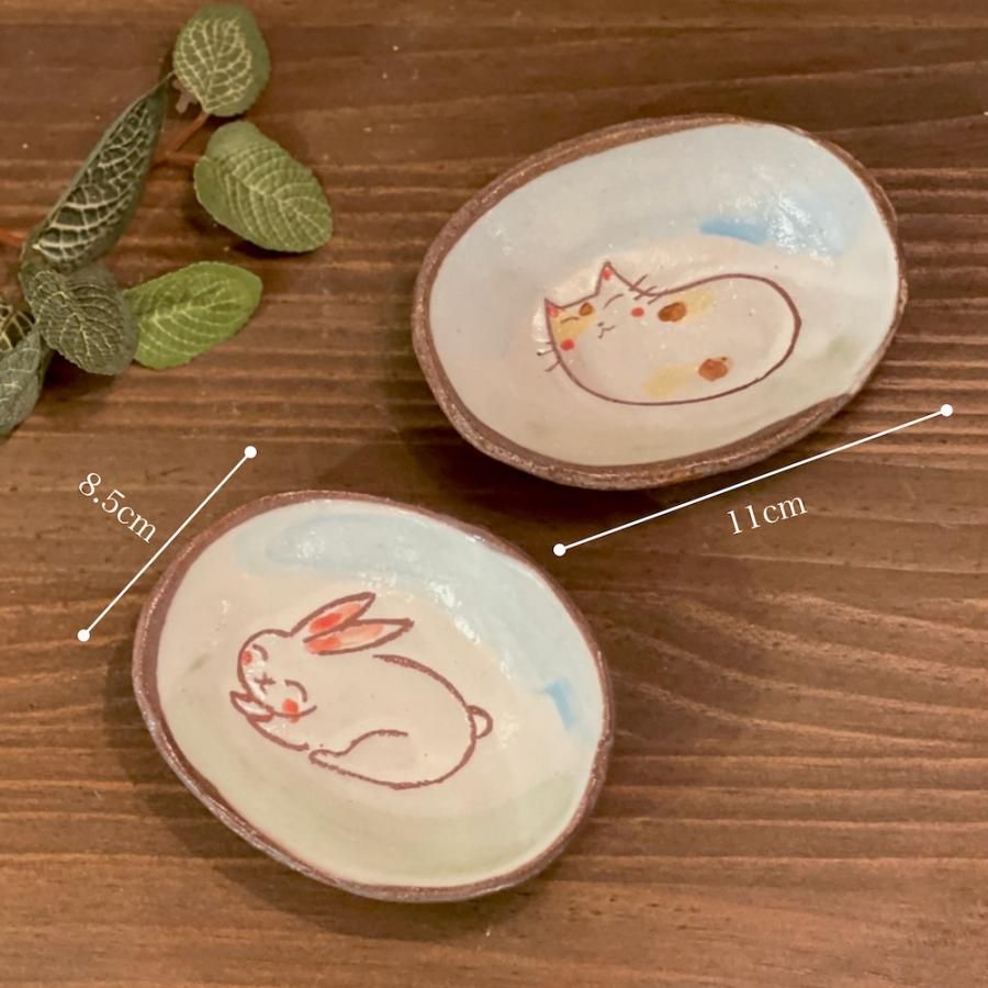 ウサギデザインの手作り陶器皿 不敵