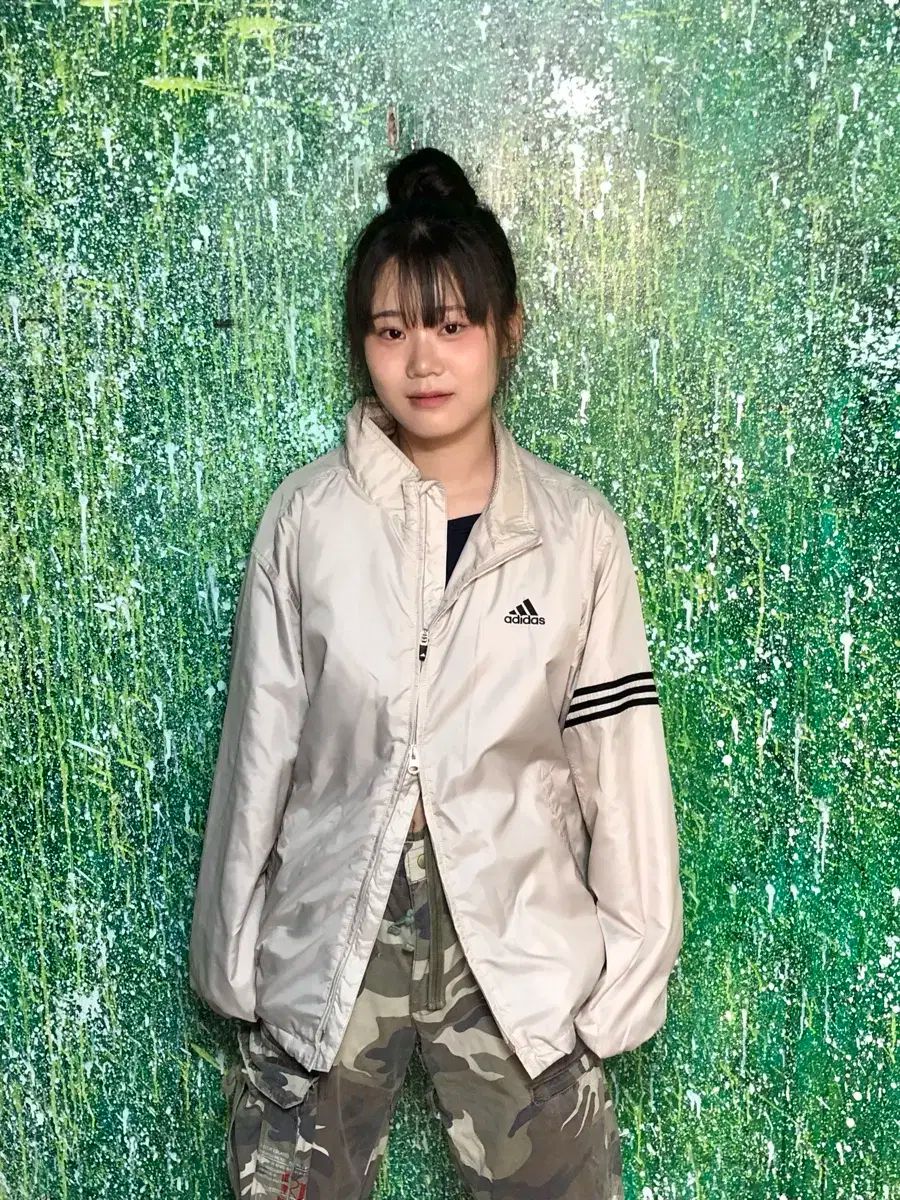 90s adidas アディダス スクール スモールロゴ ライトベージュ ウインドブレーカー L