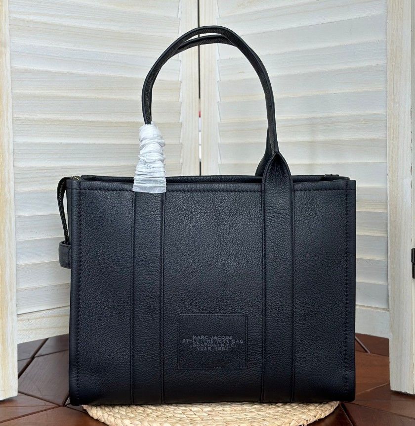 希少！大人気☆24SS！MARC JACOBS ザ レザー トート バッグ ラージ  