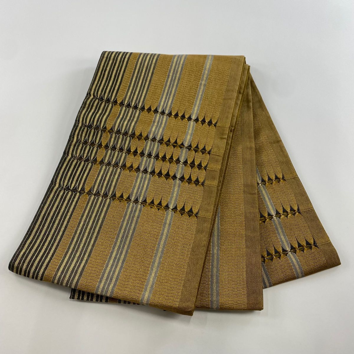 袋帯 美品 秀品 やまと 縞 幾何学模様 金糸 薄茶色 お太鼓柄 正絹