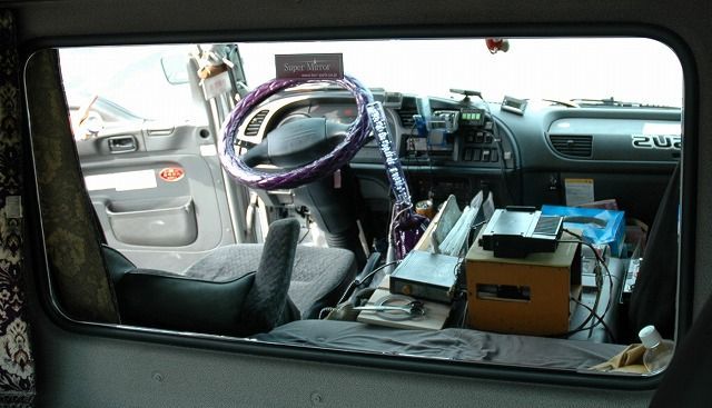 スーパーミラー ベッド窓