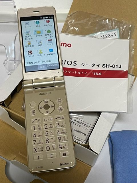 9413【美品・SIMフリー】ドコモ4GガラホSH-01Jゴールドスマホ/家電