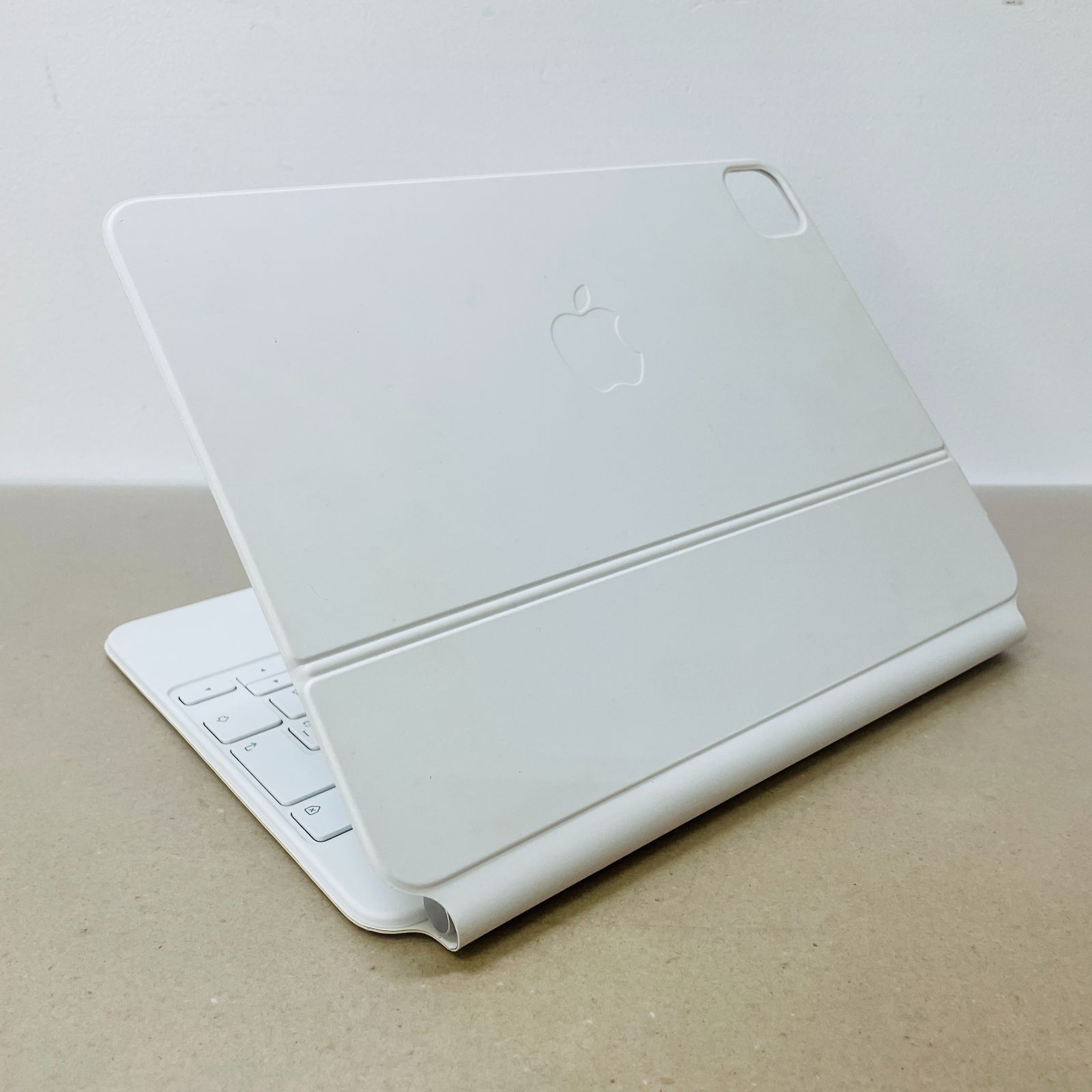 11インチ iPad Magic keyboard ホワイト