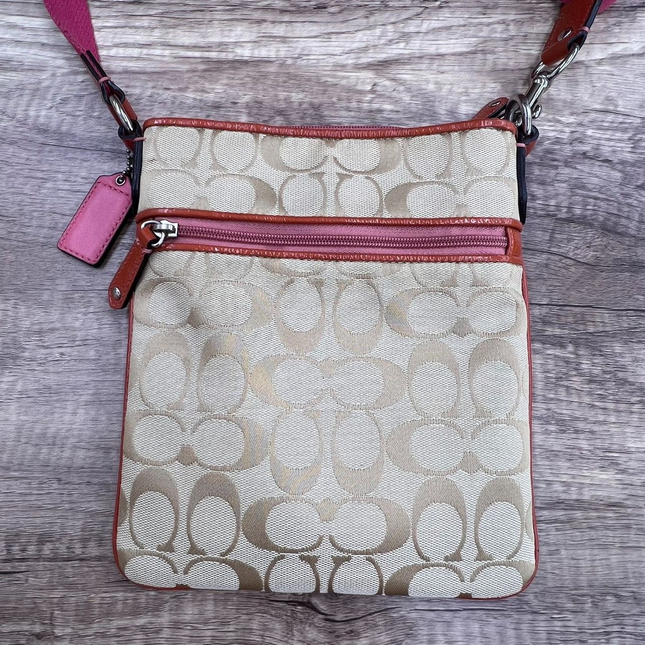 【極美品】コーチ ショルダーバッグ サコッシュ シグネチャー フラワー A3 COACH コーチ シグネチャー ベージュ×ピンク系 斜め掛け