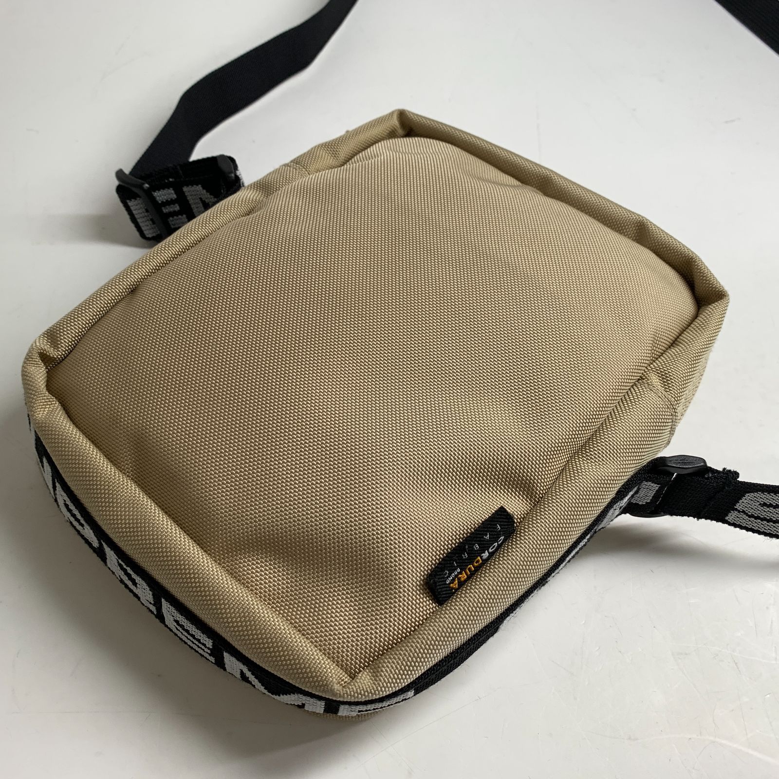 f001 L Supreme シュプリーム ショルダーバッグ ベージュ - メルカリ