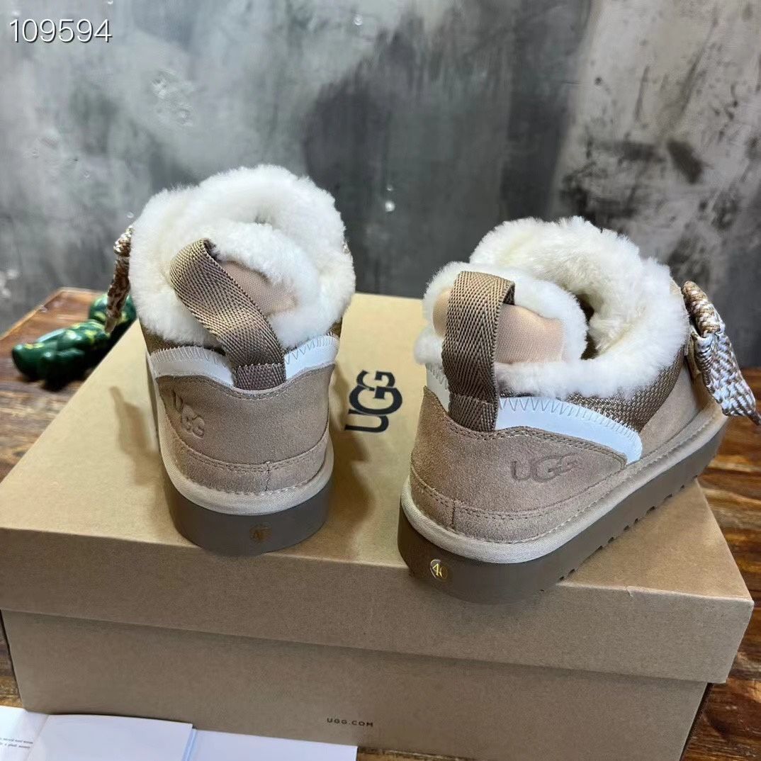 新品極美品 UGG アグ レディース/メンズ オールジェンダー ニューメル