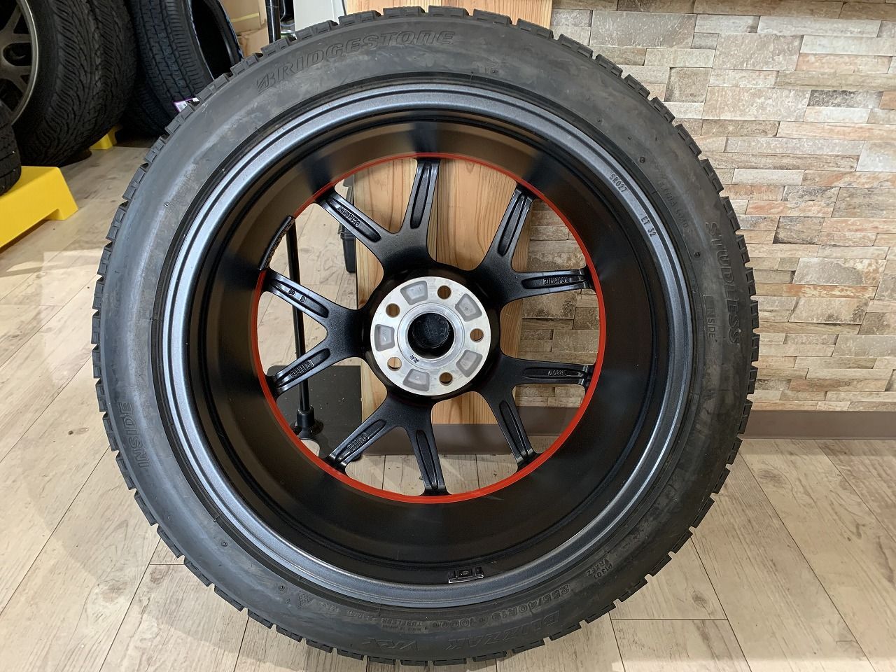 送料込み!スタッドレス ブリザックVRX 255/40R19 ブリヂストン