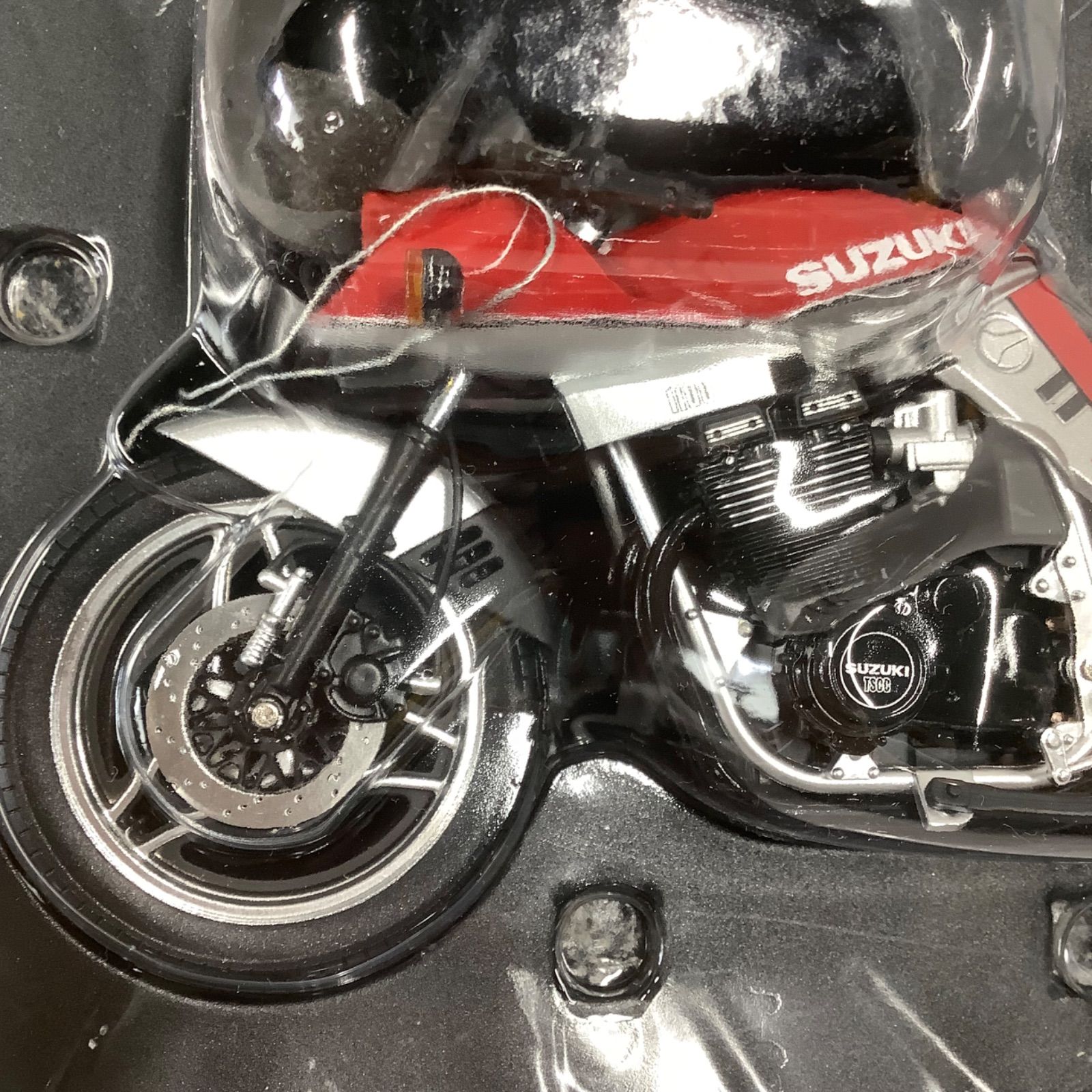 アオシマ GSX1100S 刀 ヨシムラ・デモンストレーションモデル 1/12銀