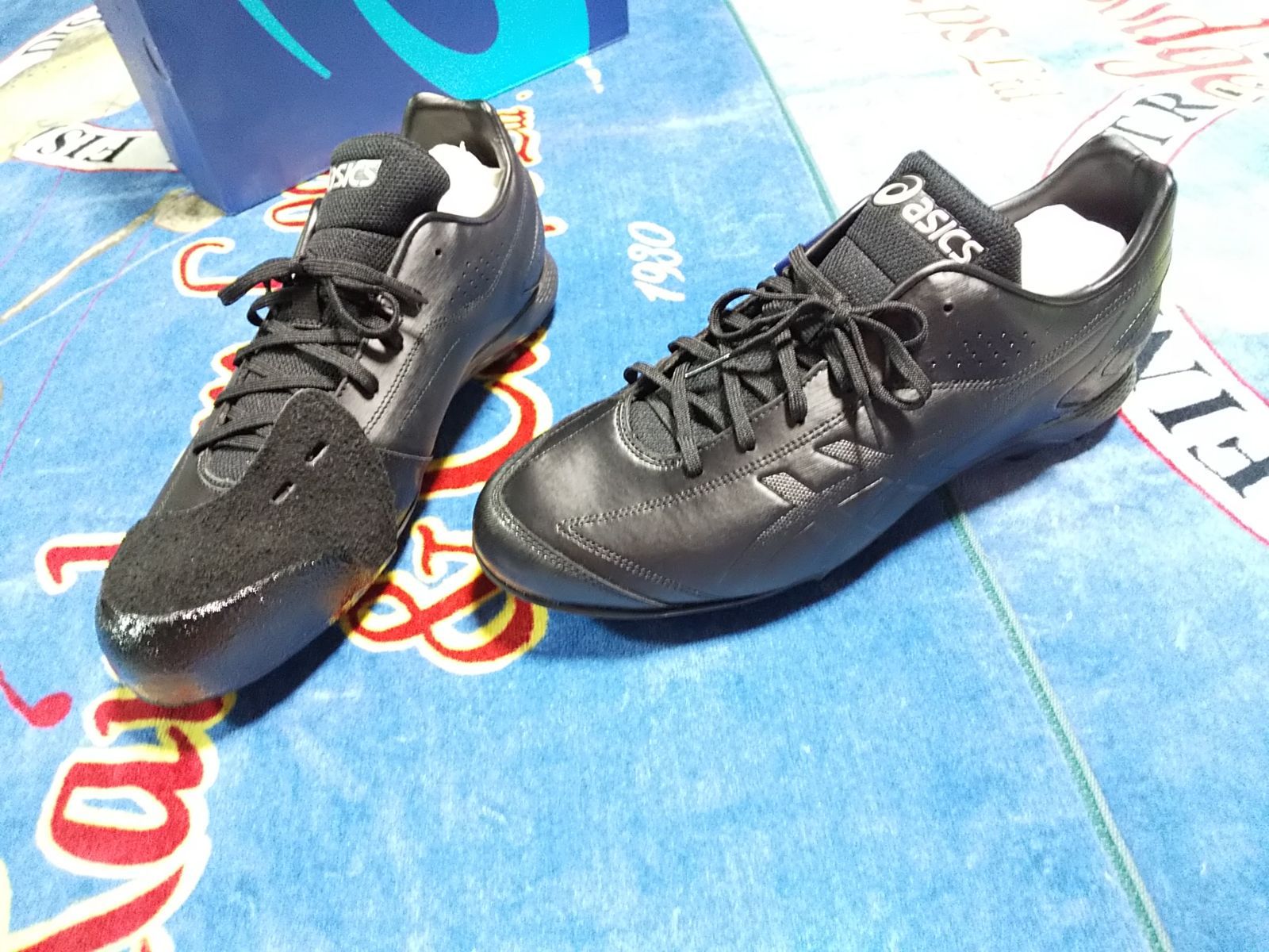 大特価！アシックススパイク新品未使用（p革付き）右投げ用 その他 