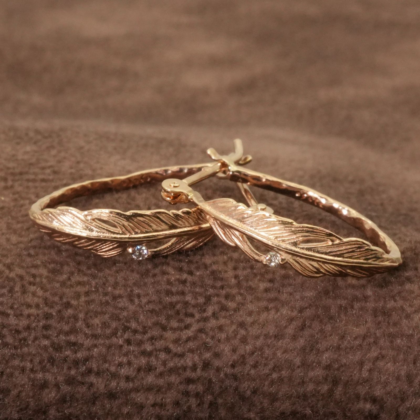agete K10 フェザー ダイヤモンドピアス フープピアス K10ダイヤモンドピアス（S）／（0.09ct）｜ピアス｜アガット