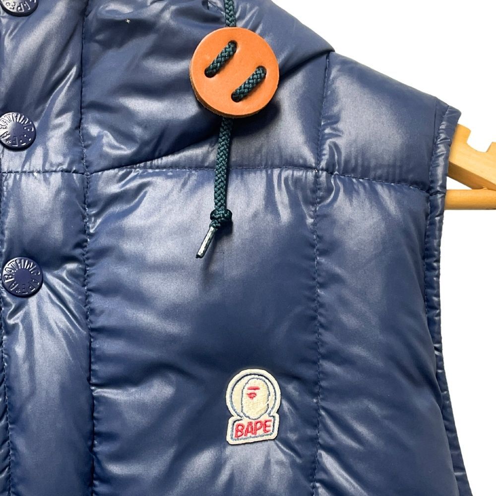 A BATHING APE アベイシングエイプ 裏地チェック柄 ナイロンフード ダウンベスト ネイビー サイズ S 正規品 / 40547
