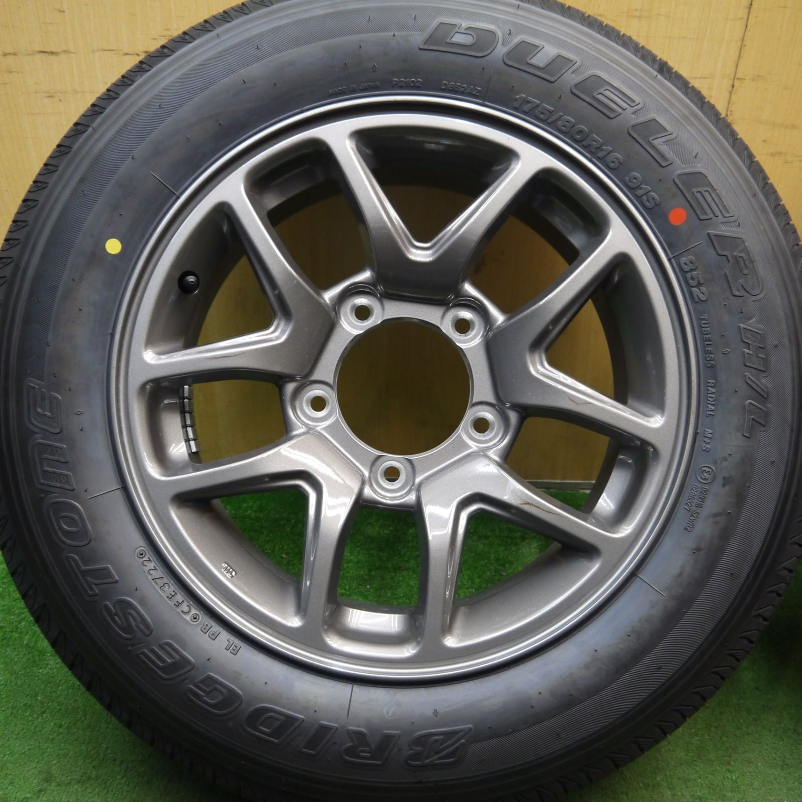新車外し！22年☆スズキ JB64 ジムニー 純正 175/80R16 ブリヂストン 