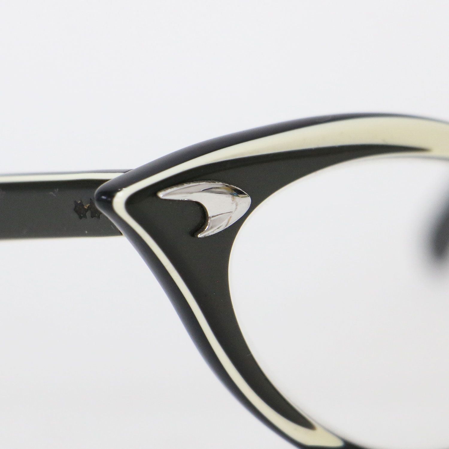 American Optical アメリカンオプティカル キャットアイ セルフレーム 