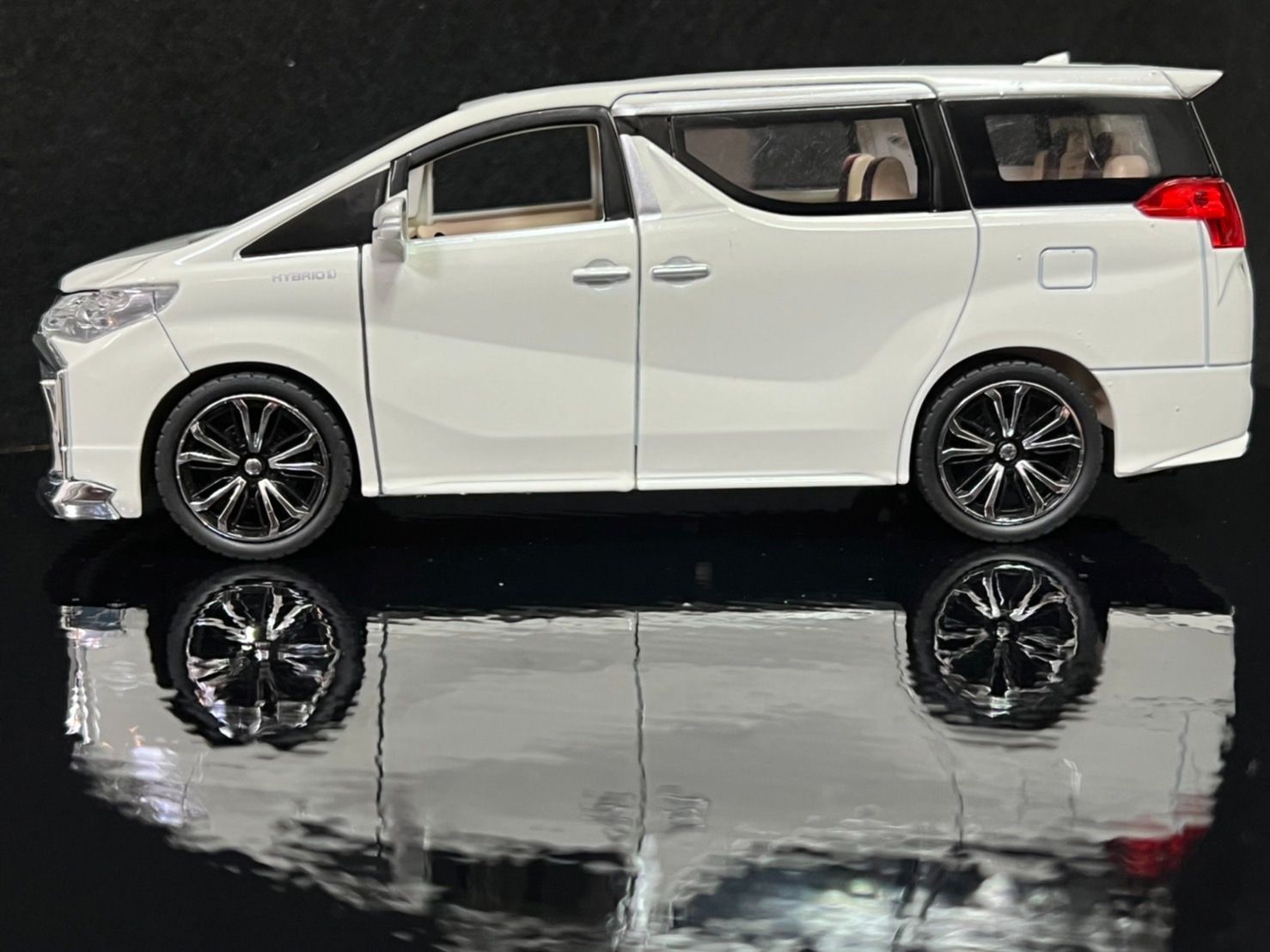 再入荷】トヨタ TOYOTA アルファード 1/24 ミニカー ホワイト